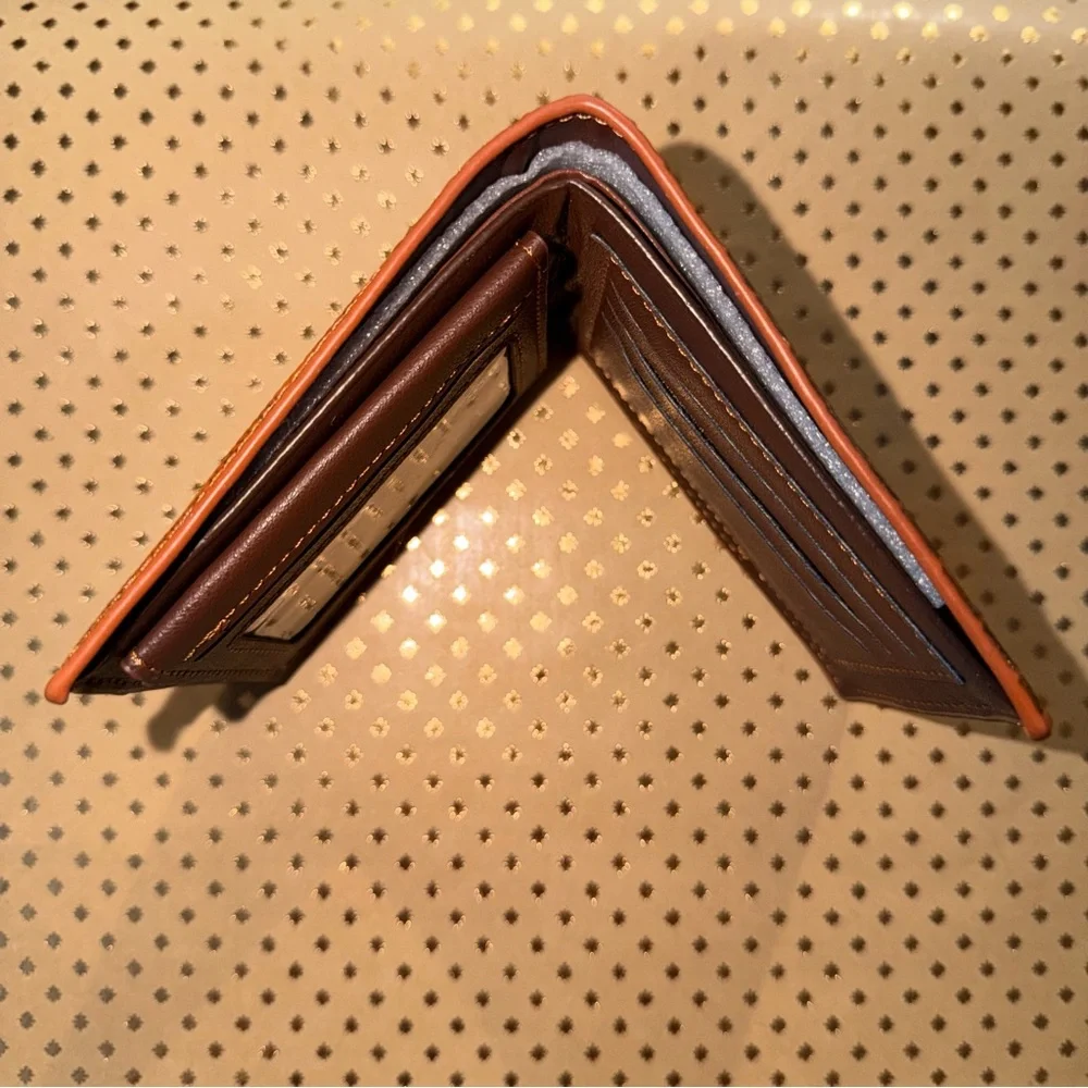🆕 NEW Men's Brown Textured Wallet